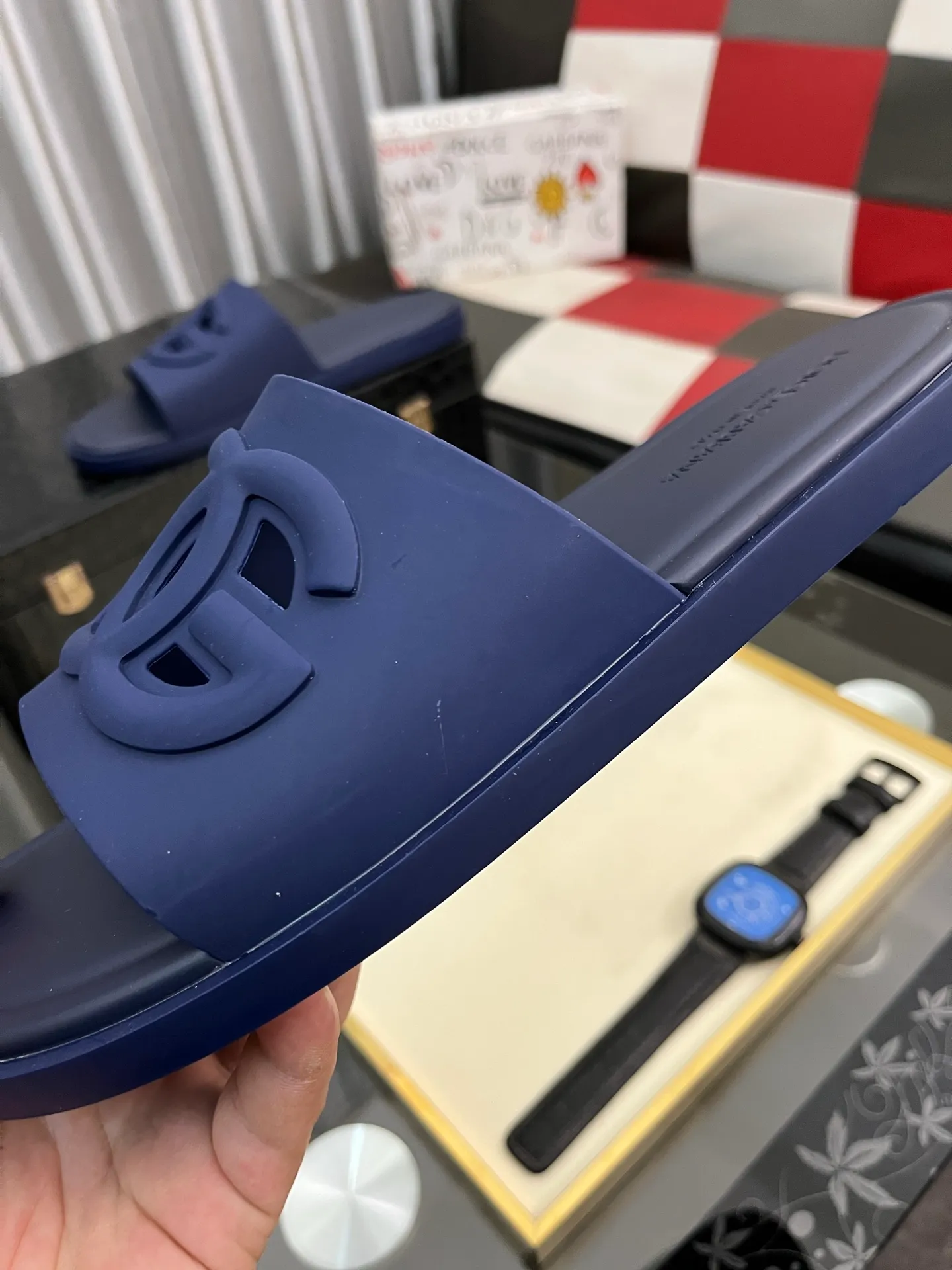 Men's Men's Shoes 💰300⌚️⌚️ (DG) The latest casual slippers are fashionable and versatile, and can add luster to various looks. Create an exquisite design with unique dynamic vitality and modern atmosphere, showing modern elegance. Size: 38-442️⃣Colors available